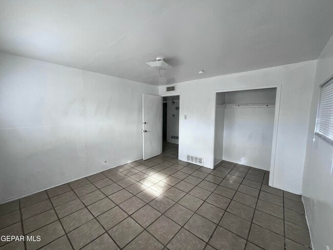 Building Photo - 813 Elmwood Ct