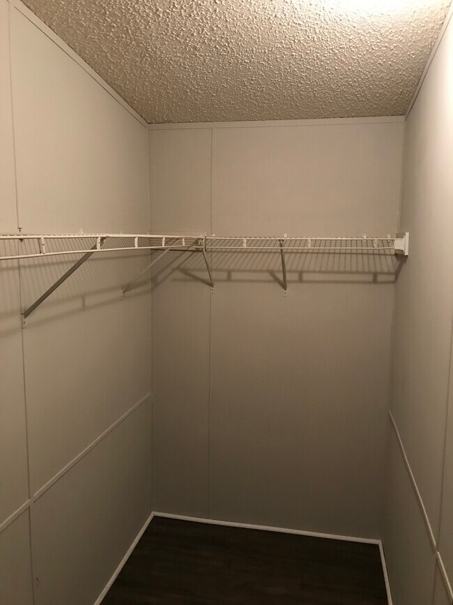 Building Photo - 105 Goshen Ct