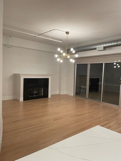 Living Area - 1000 W Adams St
