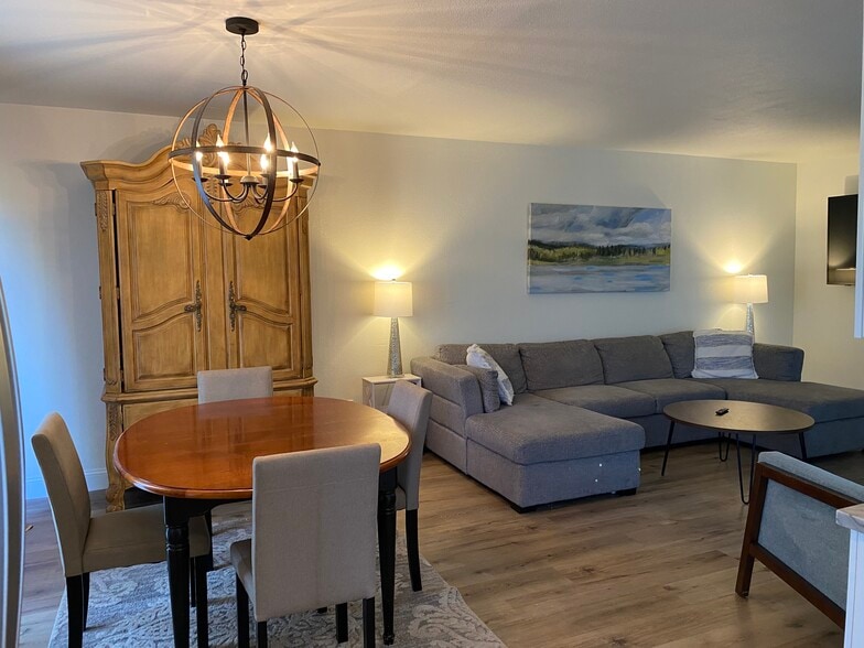 Building Photo - 1781 SE Linpark Ct