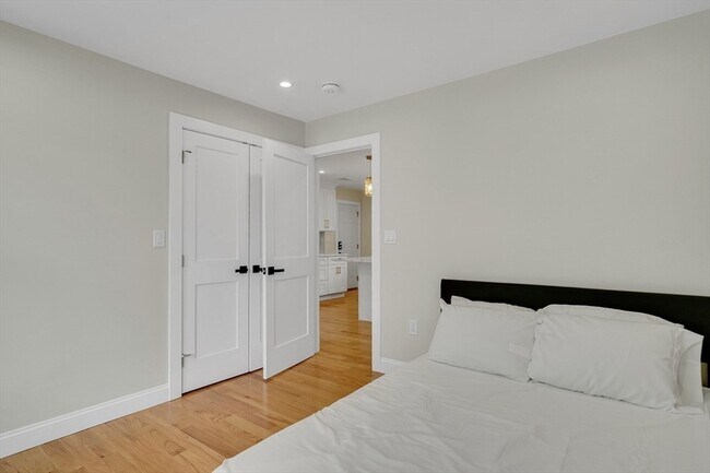 Building Photo - 52 Holyoke St