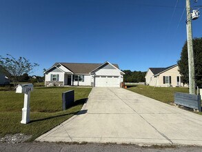 Building Photo - Beautiful 3 bedroom, 2 bath house