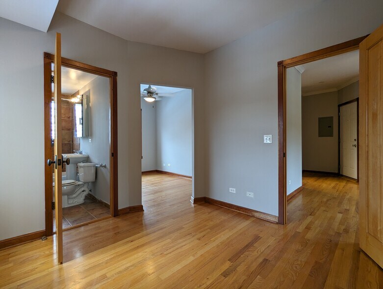 Building Photo - 3240 N Clifton Ave