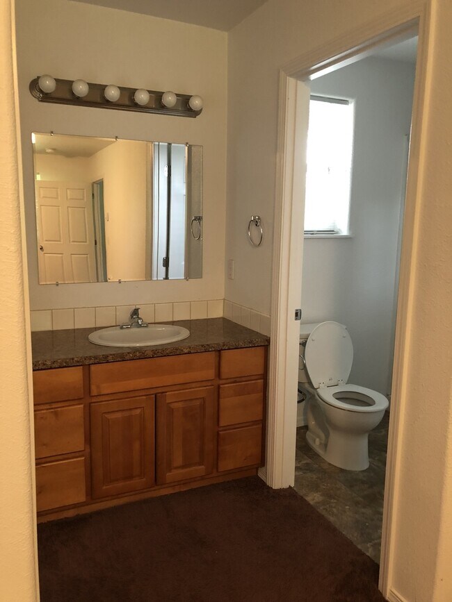 Building Photo - 247s59