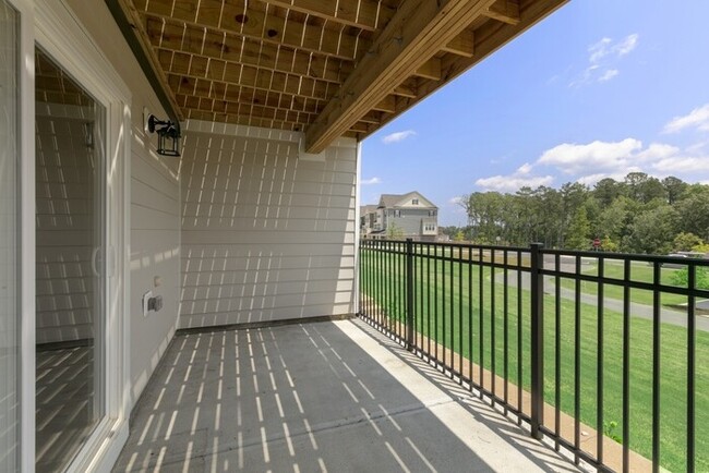 Building Photo - End Unit Townhome | Washer/ Dryer Included...