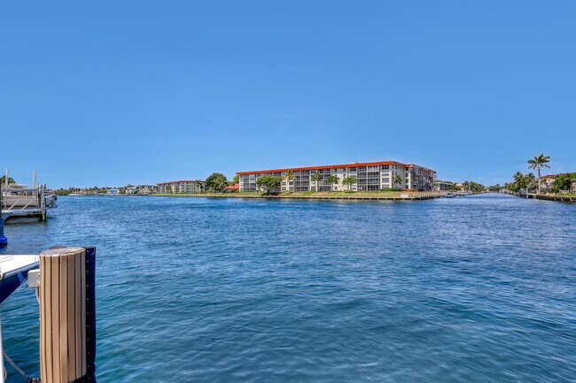 Building Photo - 1160 Hillsboro Mile