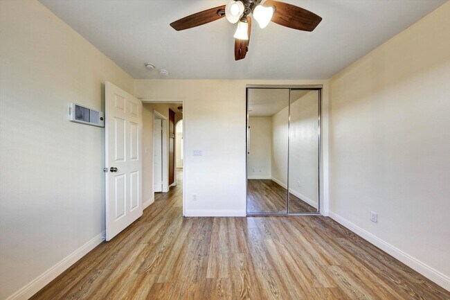 Building Photo - 792 Avocado Ave