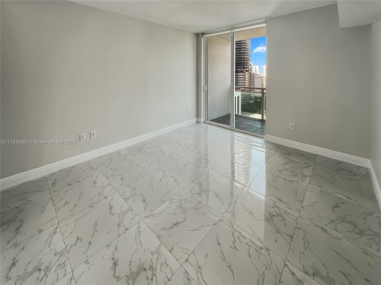 Building Photo - 951 Brickell Ave