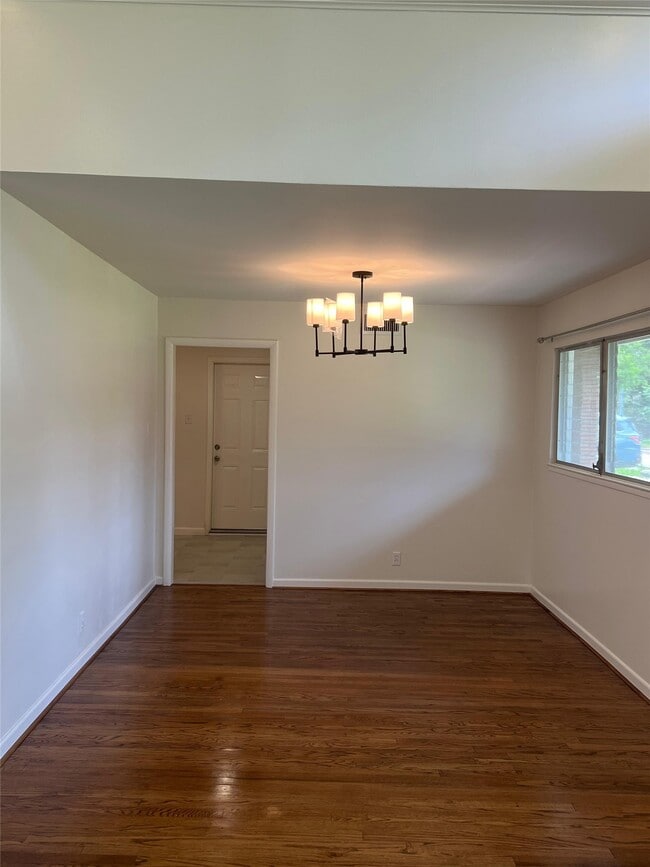 Building Photo - 2911 Linkwood Dr