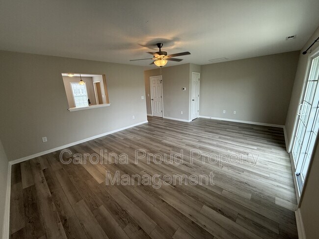 Building Photo - 321 S Pointe Dr