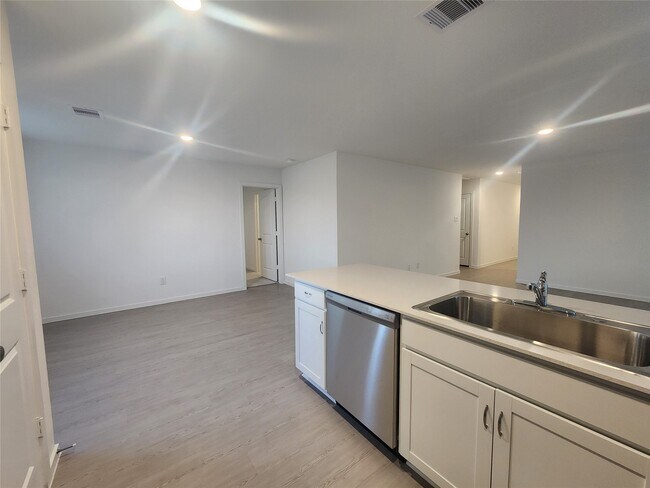 Building Photo - 715 Amberwood Creek Dr