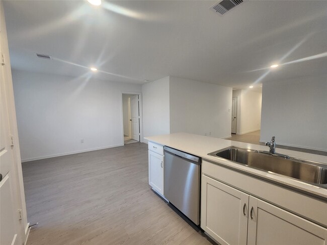 Building Photo - 715 Amberwood Crk Dr