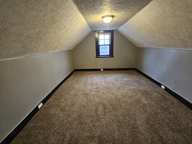 Building Photo - 12512 Revere Ave