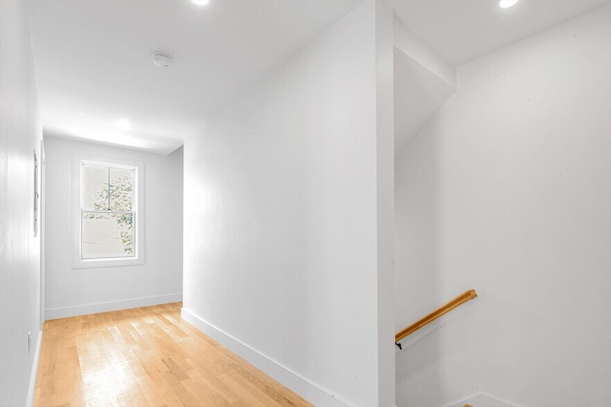 Building Photo - 142 Birch St