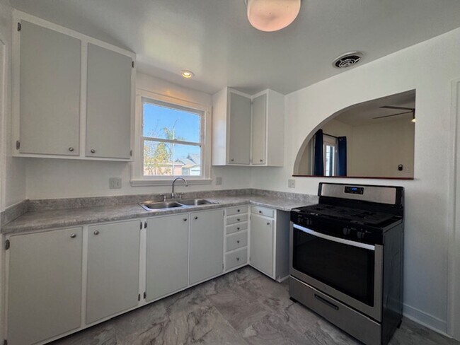 Building Photo - Charming Spanish-Style Home for Lease