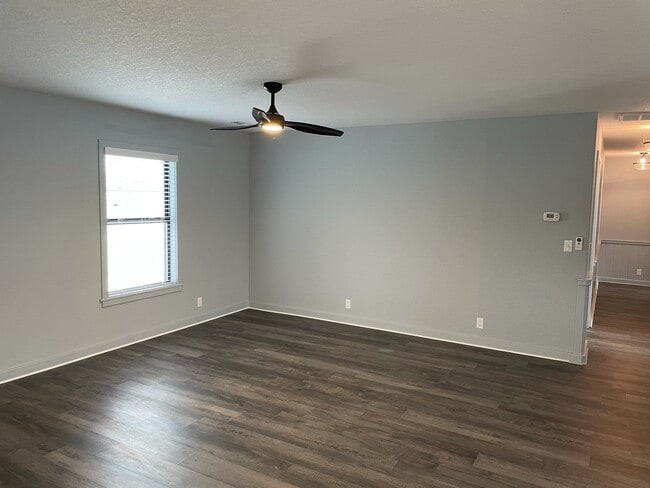 Building Photo - 9969 Glen Rd