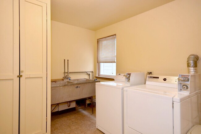 Building Photo - 2334 N 72nd Ct