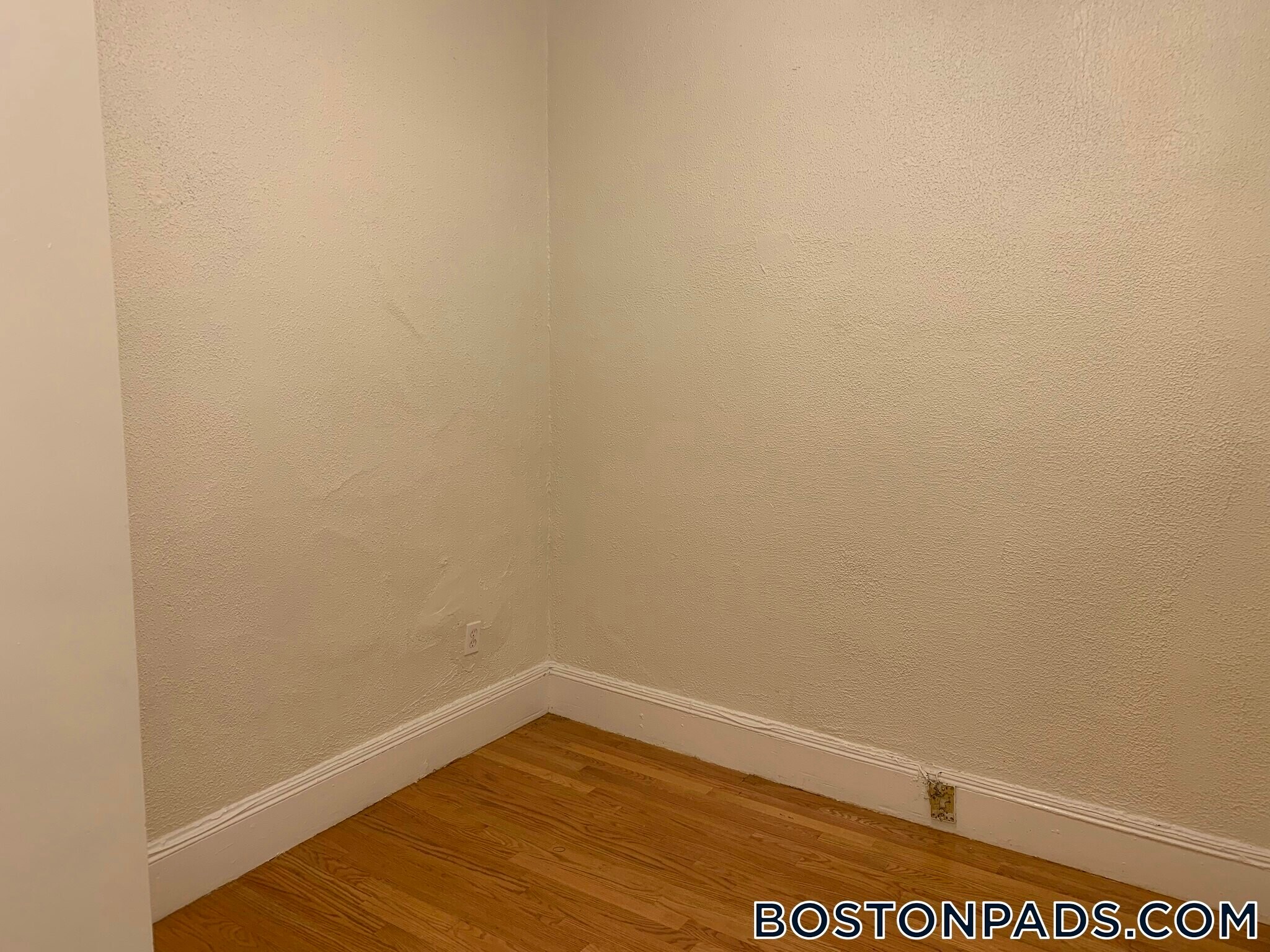 Building Photo - 171 Hemenway St