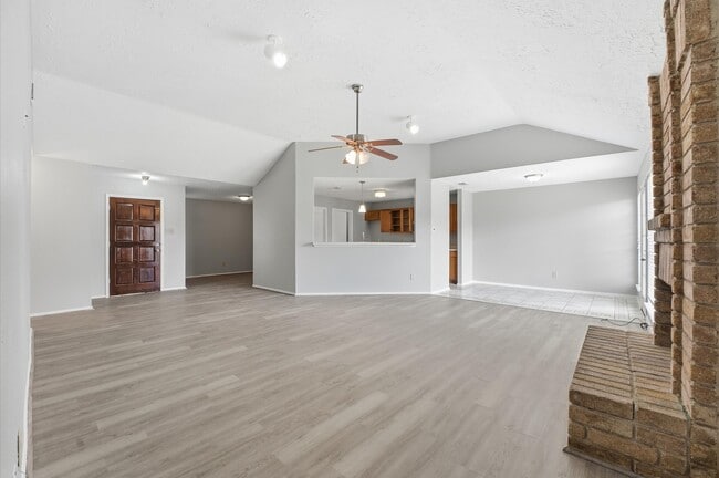 Building Photo - 7011 Lost Thicket Dr