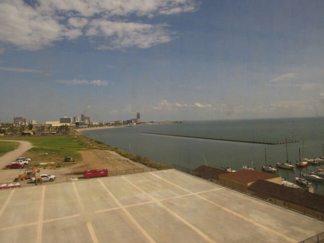 Building Photo - 1400 Ocean Dr