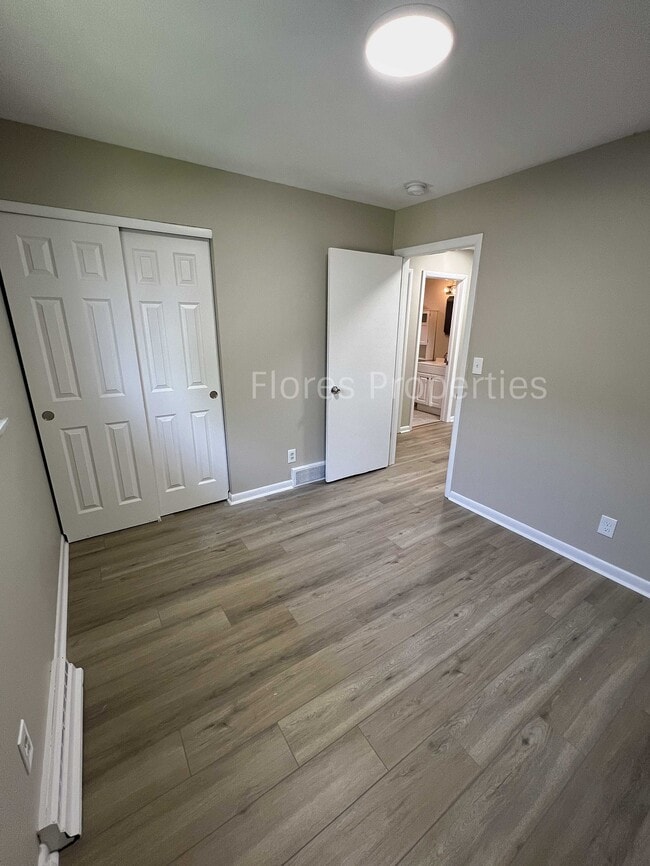 Building Photo - 1275 Geers Ave
