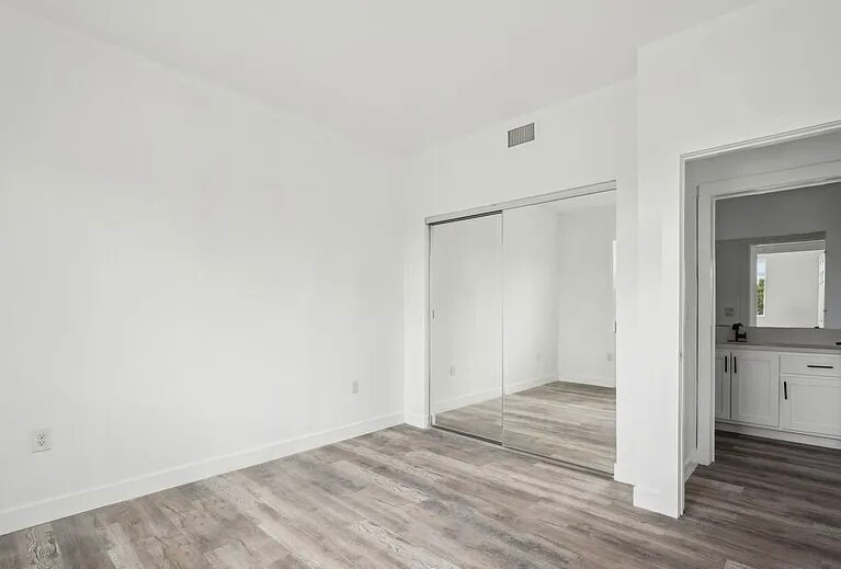 Building Photo - 2516 Malabar St