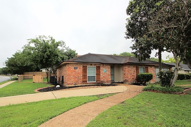 Primary Photo - 3 BD 2 BA AVAILABLE NOW!! NEAR LOOKOUT RD