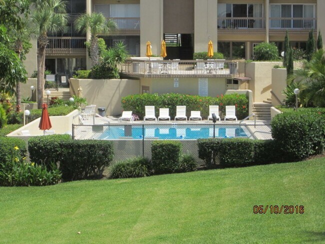 Building Photo - 584 Orange Dr