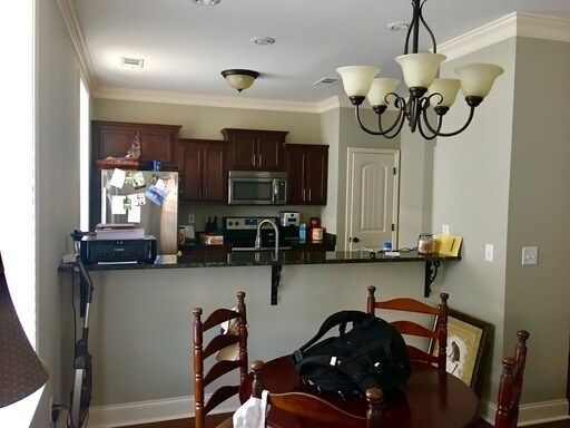 Building Photo - Beautiful 3 Bedroom, 3 Bathroom Home