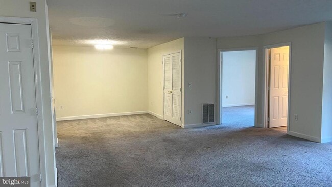 Building Photo - 625 Admiral Dr