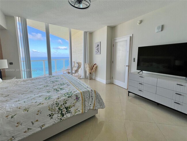 Building Photo - 16699 Collins Ave