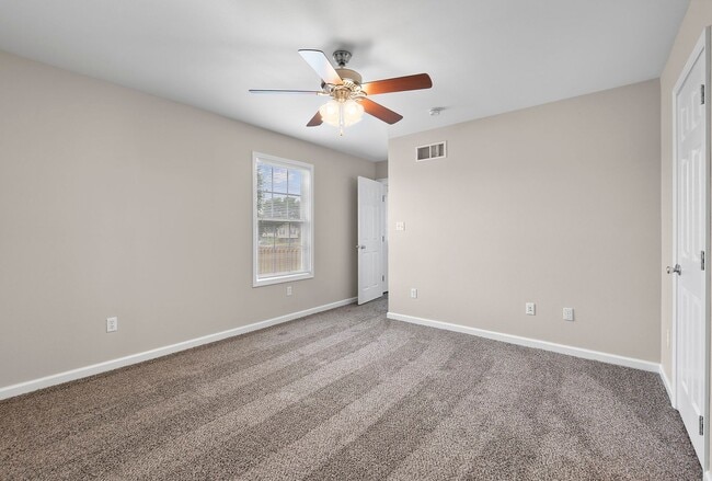 Building Photo - 124/130 Comanche Lane
