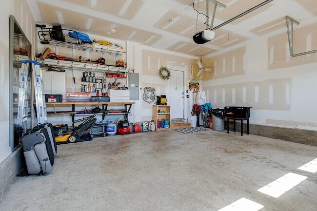 Building Photo - 2012 Hickory Brook Dr