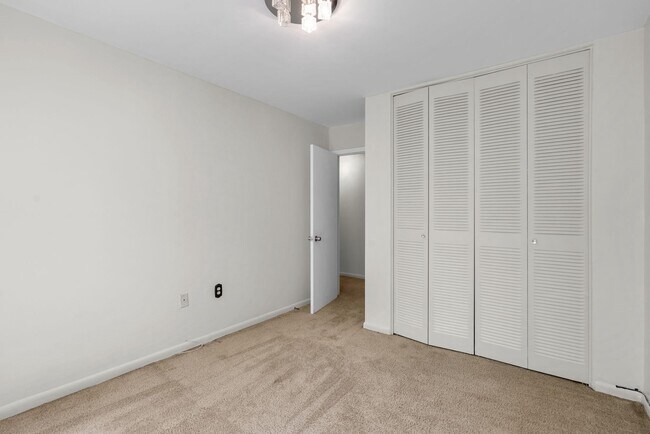 Building Photo - 10643 Weymouth St