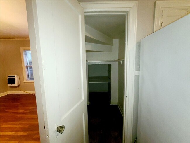 Building Photo - 5707 Ross Ave