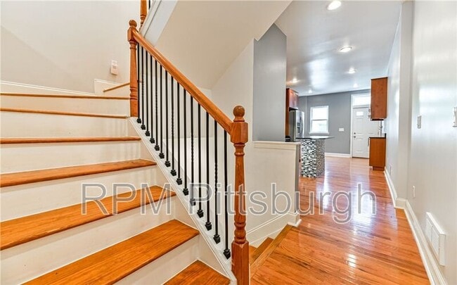 Building Photo - 185 Almond Wy