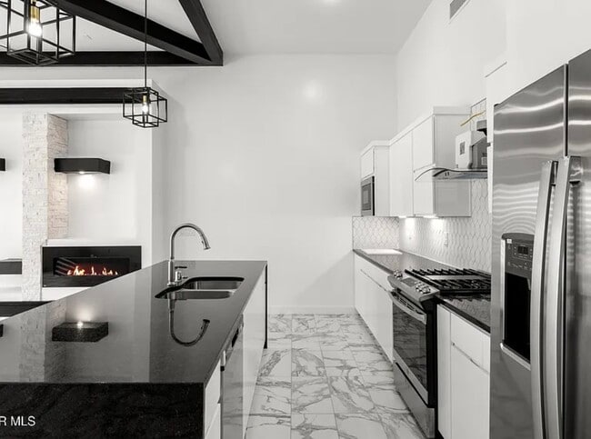 Building Photo - 13256 Coldham St