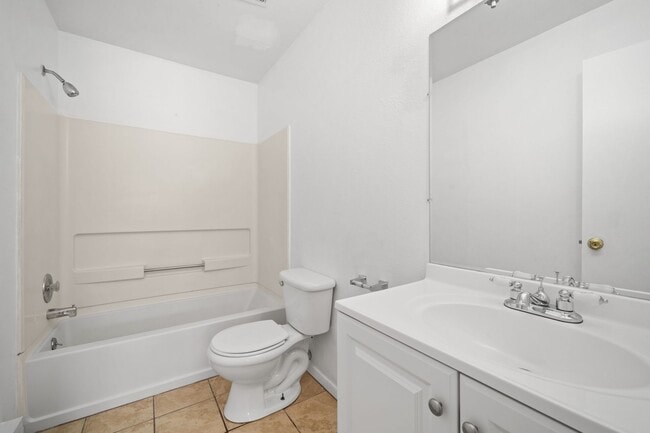 Building Photo - Great 2/1 Townhome WITH YARD in Pueblo West