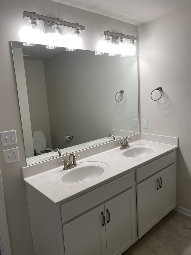 Building Photo - 544 Becks Pl
