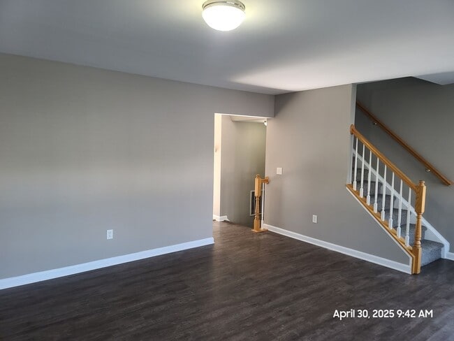 Building Photo - End Unit Town Home in Waynesboro, PA!