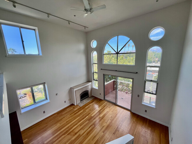 Living room and fireplace - 350 N 2nd St