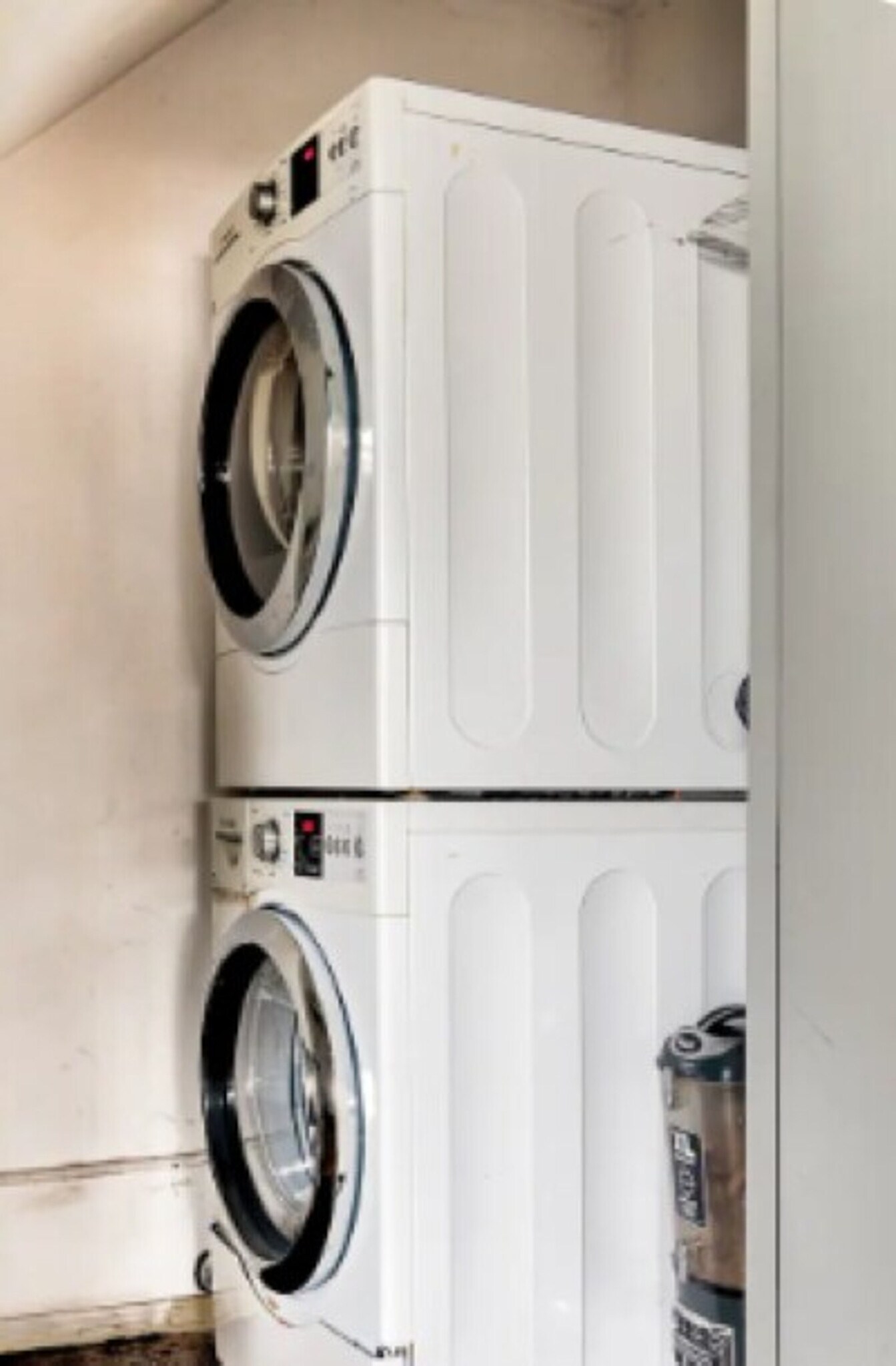 Building Photo - 3109 6th Ave