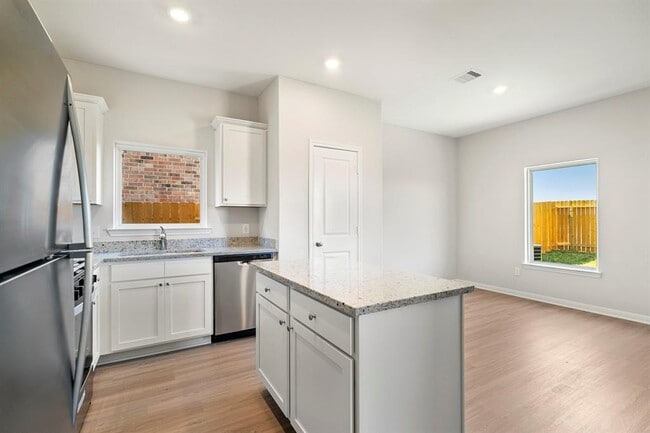 Building Photo - 412 Polly Grv Dr