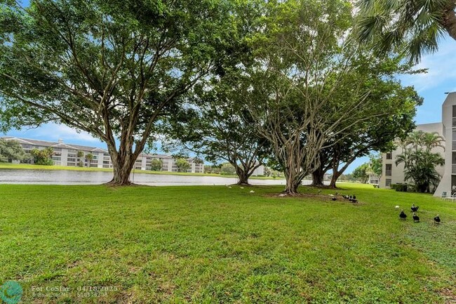 Building Photo - 9430 Poinciana Pl