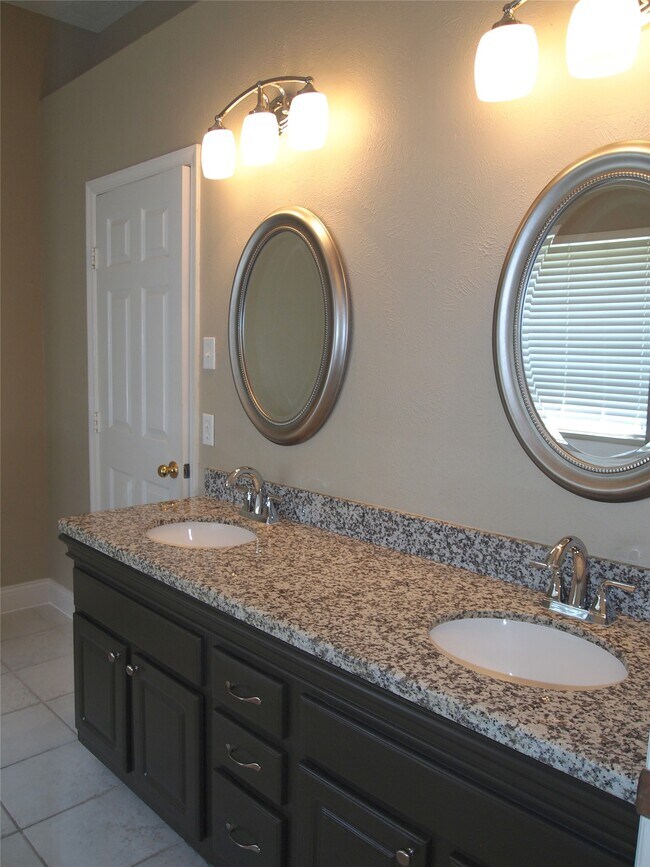 Building Photo - 20838 Kings Clover Ct