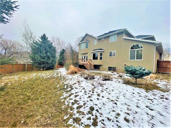 Building Photo - 2009 Sweetbriar Ln