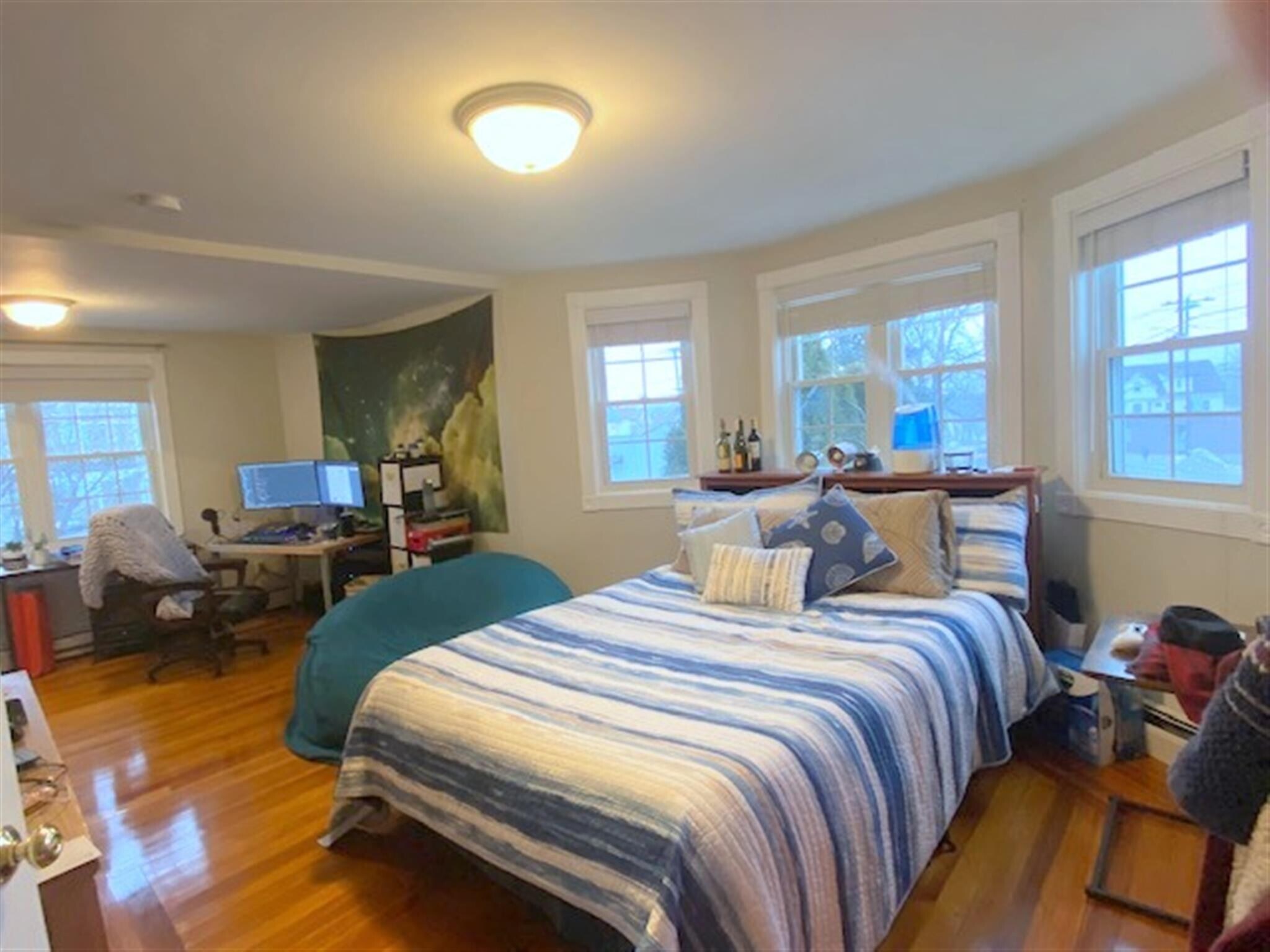 Building Photo - 521 Main St