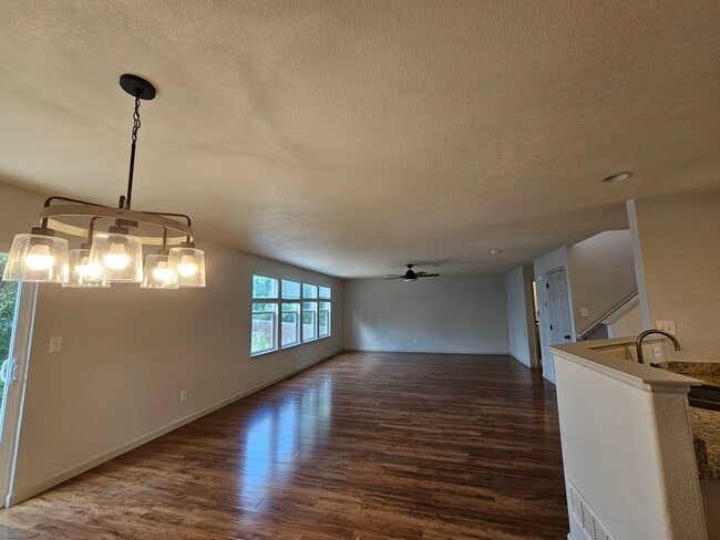 Building Photo - Super Beautiful Englewood 3 Bedroom Home A...