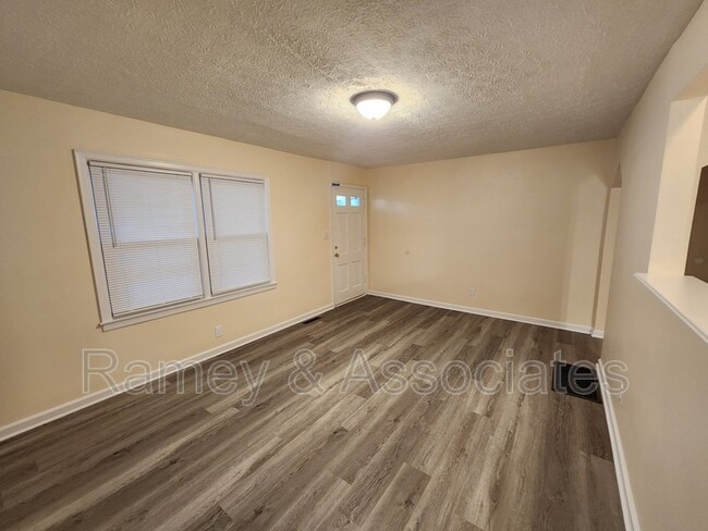 Building Photo - 1726 Sonne Ave