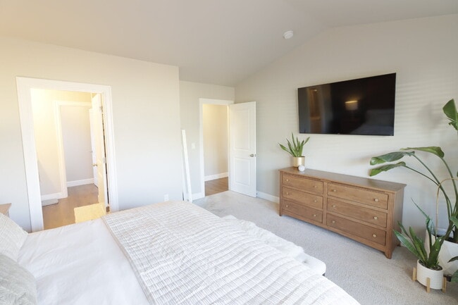 Building Photo - Be the first one to RENT this home! 3 bedrooms, 2 bathrooms, SINGLE LEVEL home with beautiful Lan...